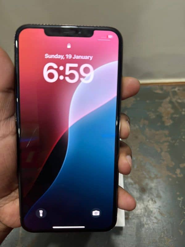 Iphone xs max or Infinix Hot 10s 4