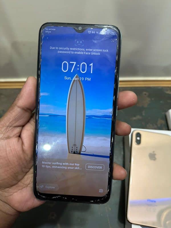 Iphone xs max or Infinix Hot 10s 9