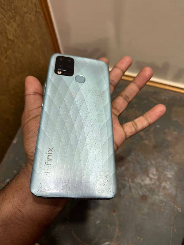 Iphone xs max or Infinix Hot 10s 10