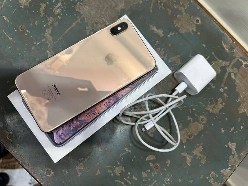 Iphone xs max or Infinix Hot 10s 12