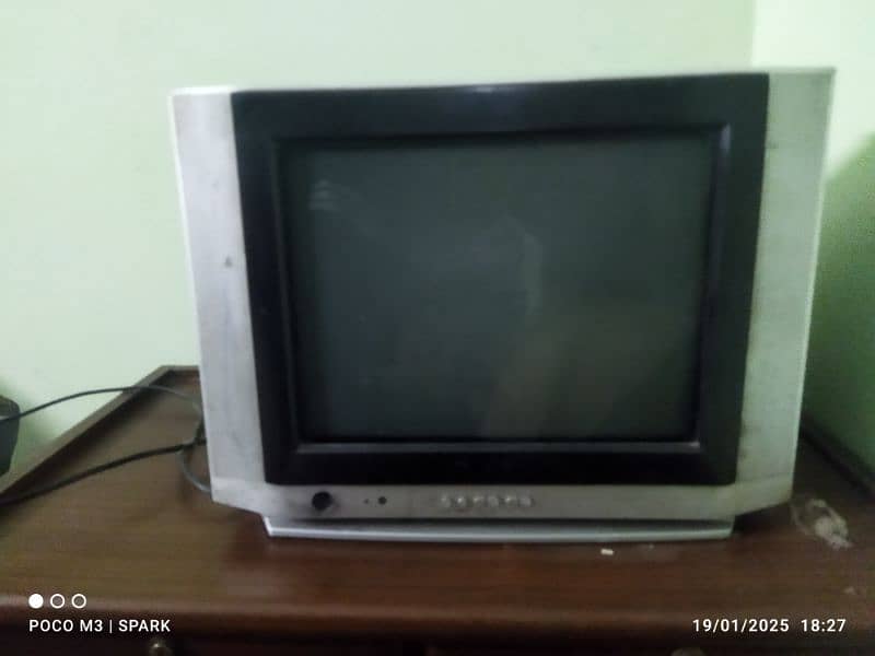 14 inch color tv Full Working 0