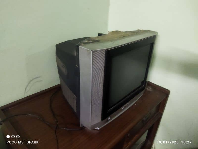 14 inch color tv Full Working 1