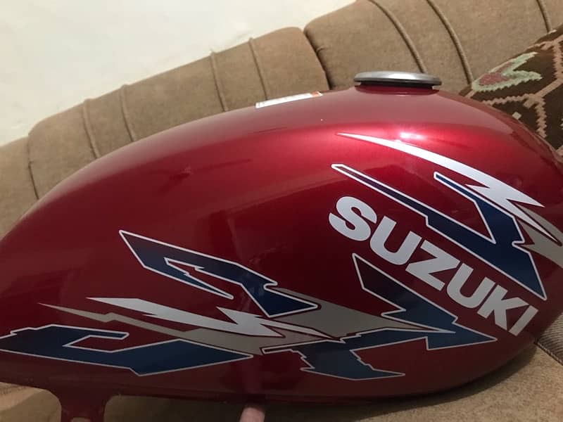 suzuki gs 150 tank brand new used for 1 month 1