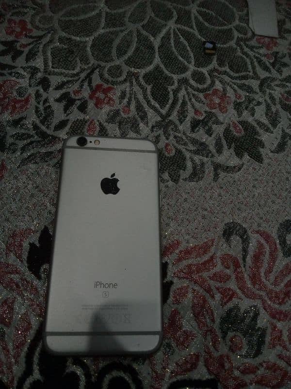 iPhone 6s 10/10 condition 3