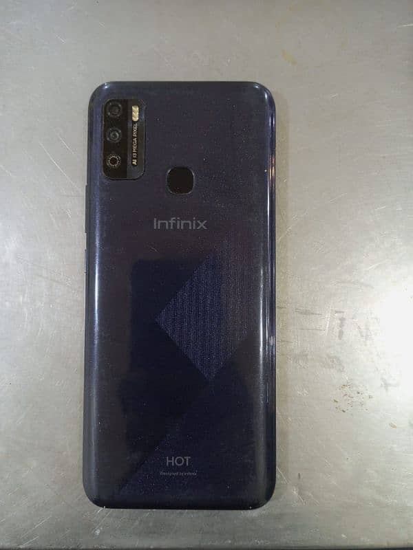 moto one 5g  4/128.  ànd Infinix hot 9 play. 3/64 3