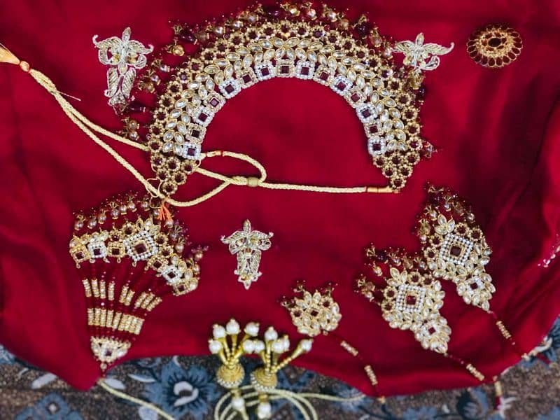 Bridal lehnga with jewellery 16