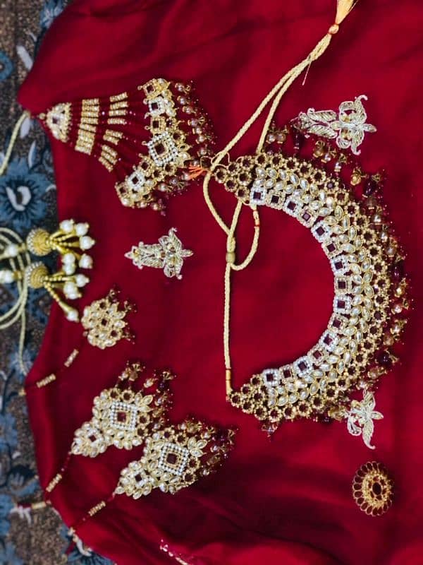 Bridal lehnga with jewellery 17