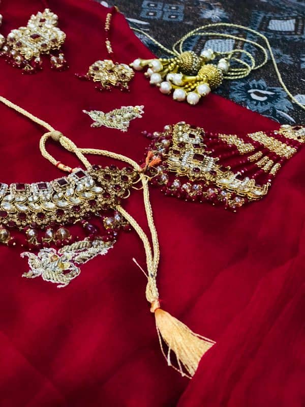 Bridal lehnga with jewellery 18