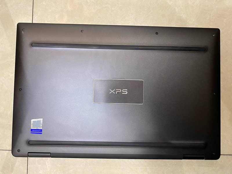 Dell XPS 13 9365 corei7 7th Generation Touch 360 rotate 3