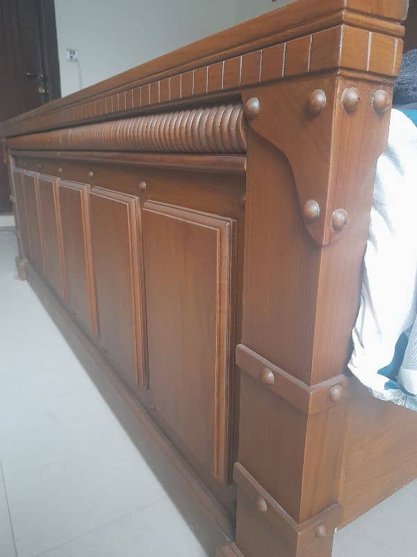 Bed set Solid Wood. just like new 2