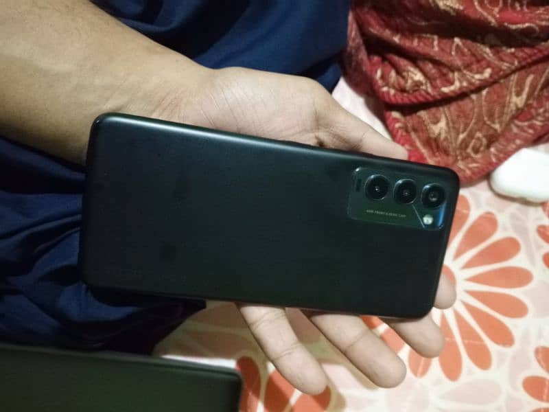 Tecno Camon 18 with box charger 1