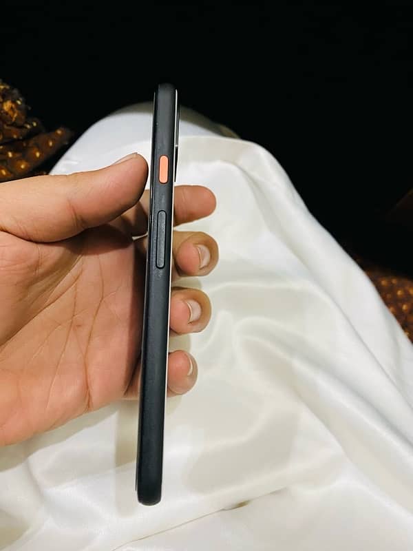 Google pixel 4 10/10 condition 2