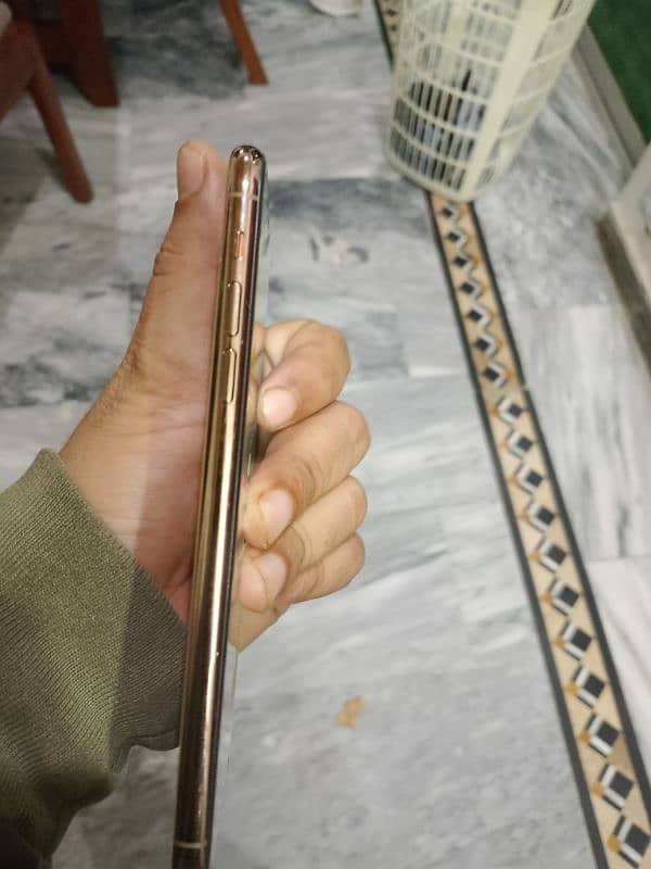 iphone 11 pro max lock 1