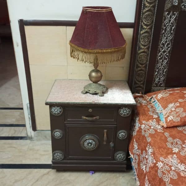 king size like new bed side table not dress not matress 6