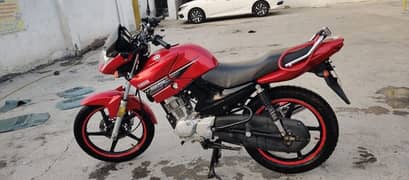 yahama ybr 125  red clour