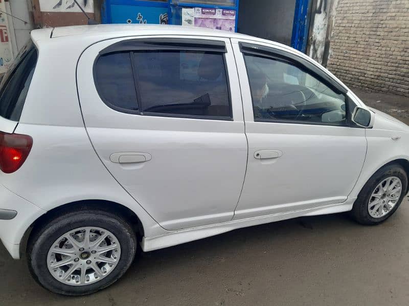 Toyota Vitz 2003 modal 1