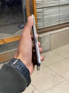 iphone 11 pro ( J V )