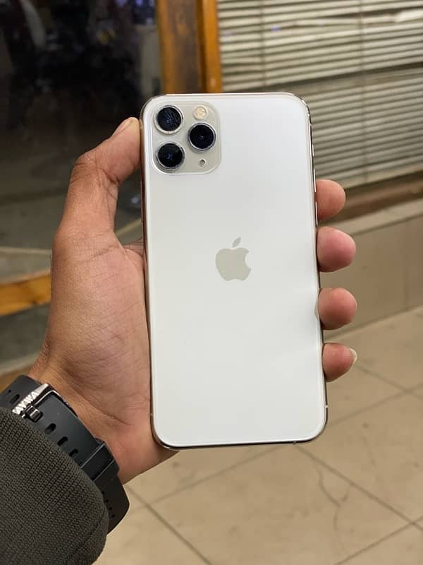 iphone 11 pro ( J V ) 2