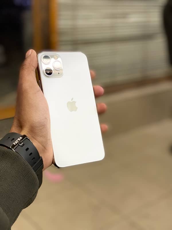 iphone 11 pro ( J V ) 3