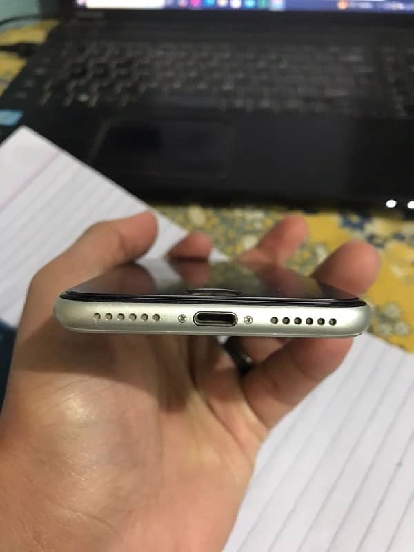 IPhone SE 2020 for sale 4