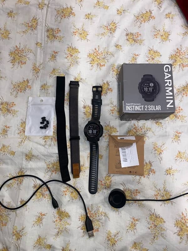 Garmin Instinct 2 Solar in prestine condition. Box & Extra accessories 5