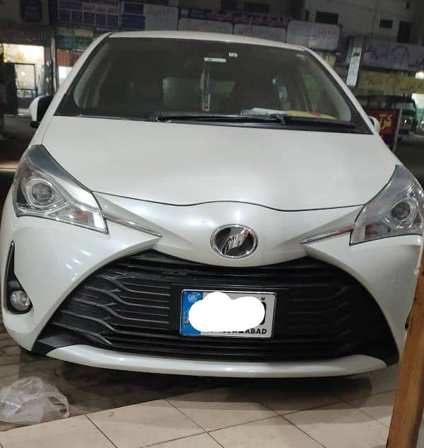 Toyota vitz full optional pearl white color 0