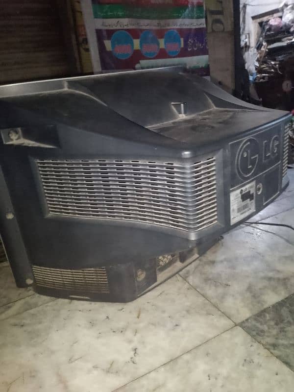 good condition tv  Lg 2