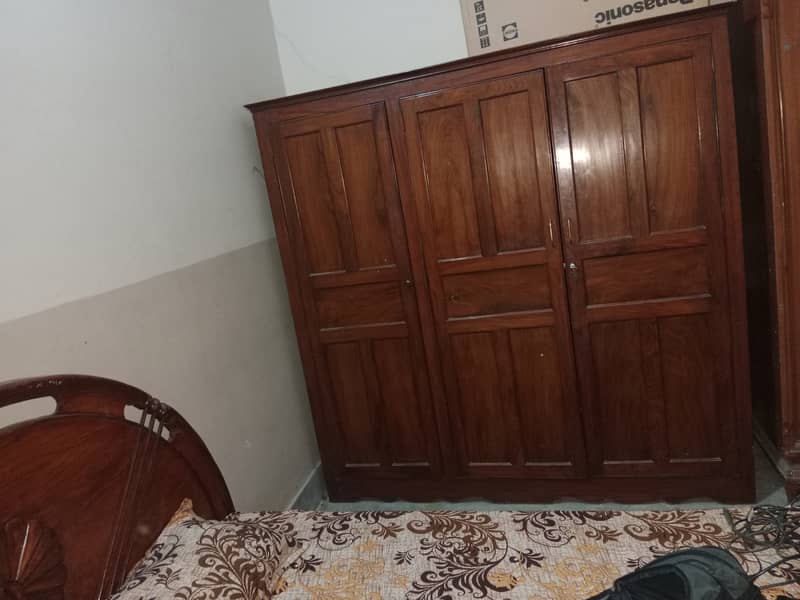 3 Door Full size Wood Furniture Almari 0