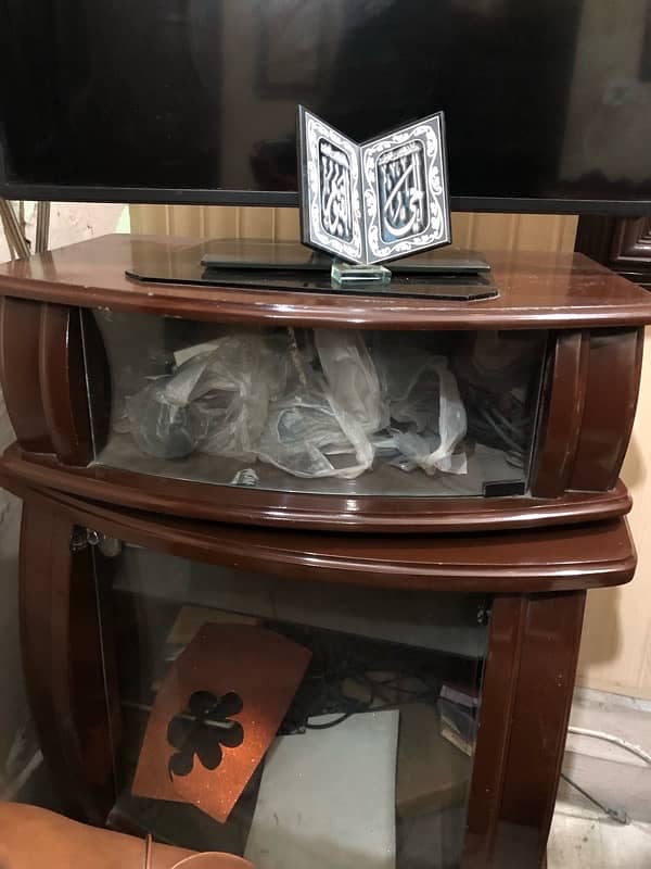 tv trolly for sale opper se moveable ha frsh condition ha 3