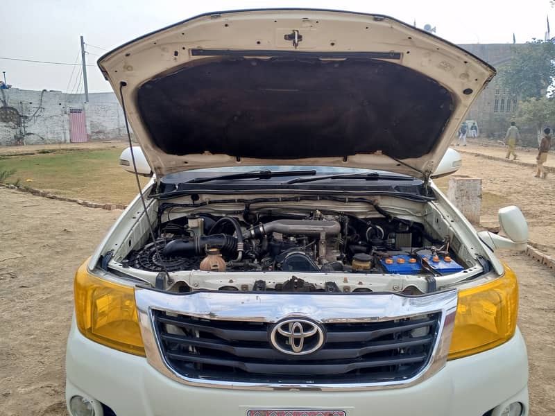 Toyota Hilux 2014 1