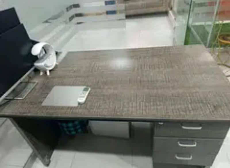 office table available for sale urgent 0