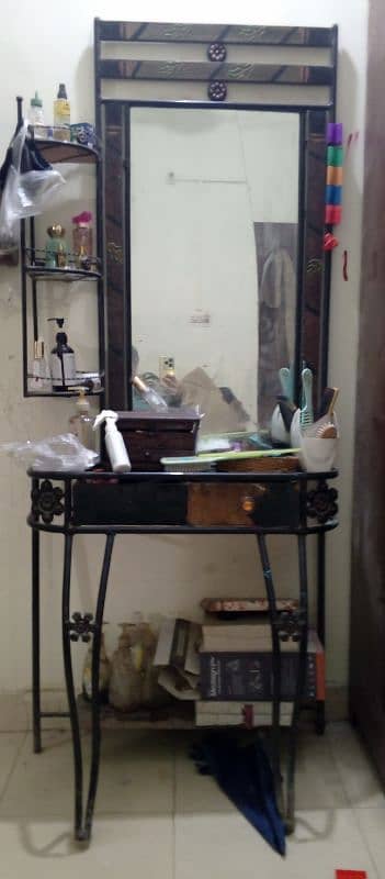 iron dressing table 1