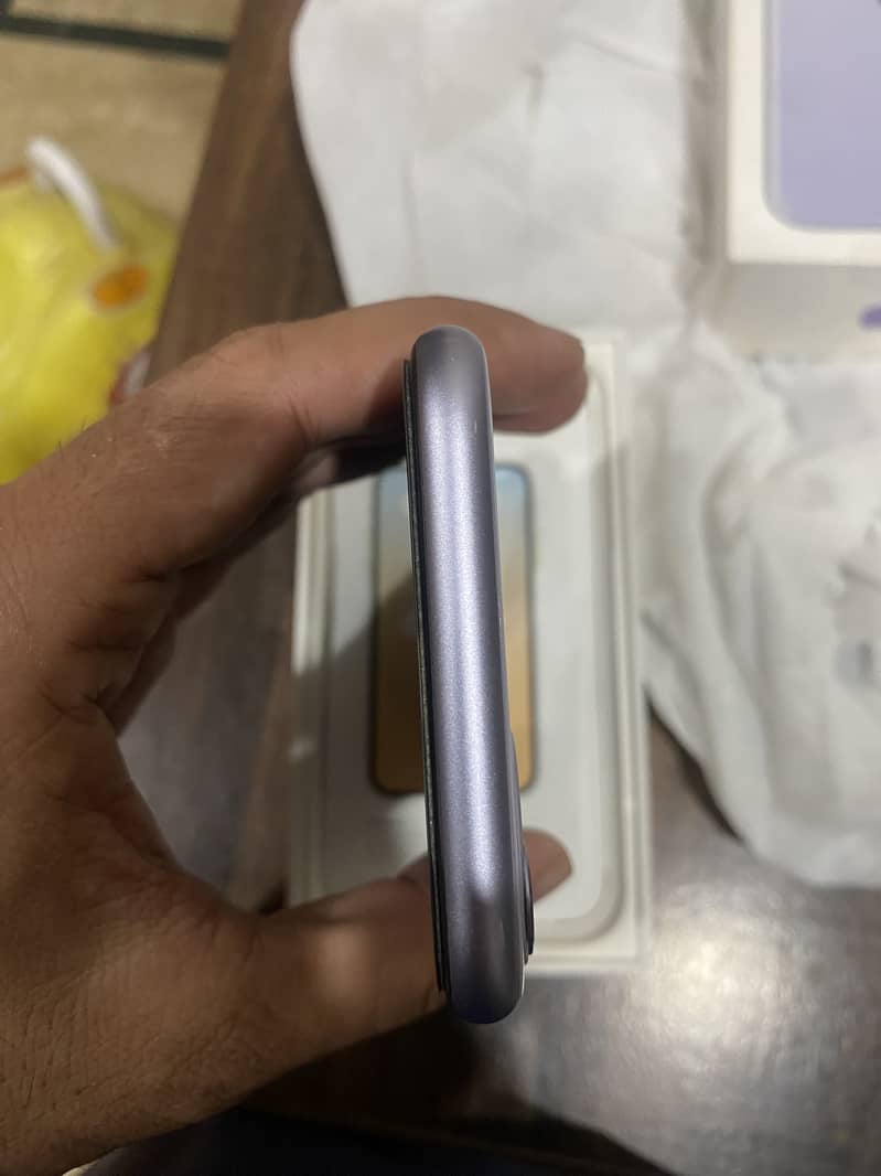 iphone 11 / 64 gb /  PTA approved. 1