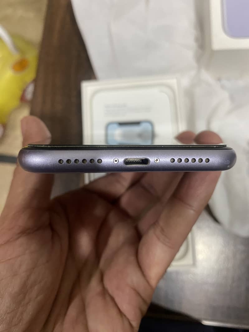 iphone 11 / 64 gb /  PTA approved. 5