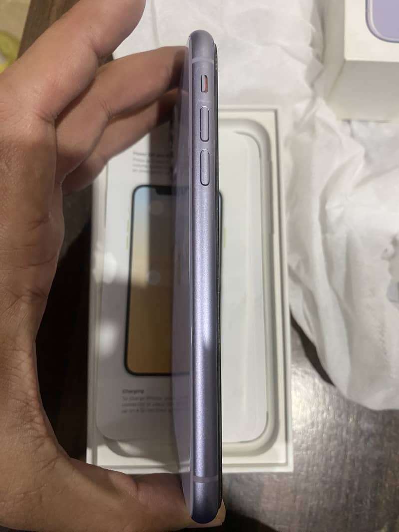 iphone 11 / 64 gb /  PTA approved. 6