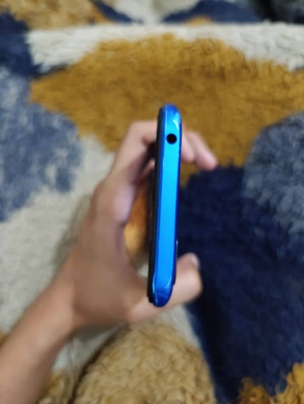 redmi 9c, 4/64 , with box 10/8 condition 3