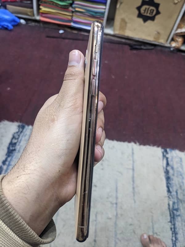 Iphone 11 Pro Max | Condition 9/10 | Box Available 4