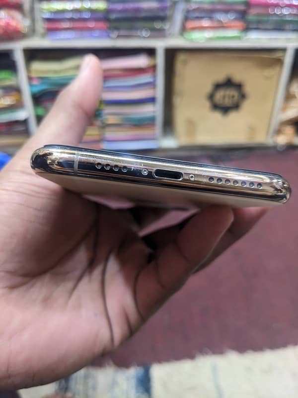 Iphone 11 Pro Max | Condition 9/10 | Box Available 6