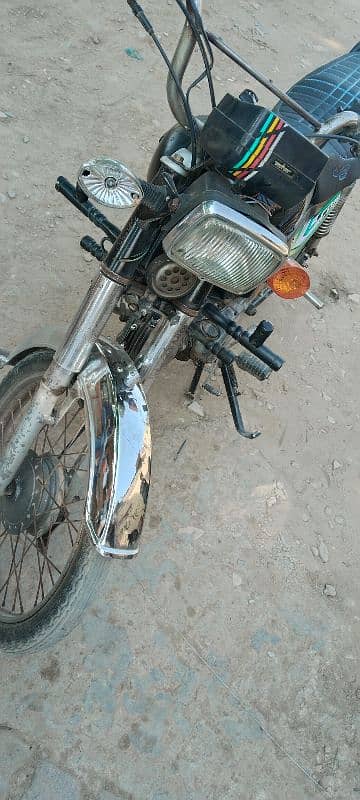 Honda CD 70 2011 model Karachi Number urgent sale 3