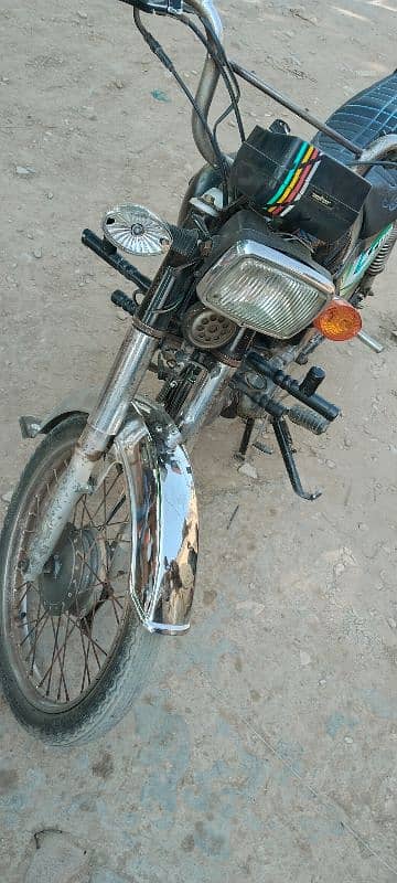 Honda CD 70 2011 model Karachi Number urgent sale 4