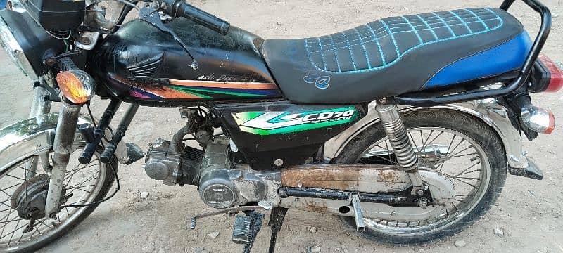 Honda CD 70 2011 model Karachi Number urgent sale 5