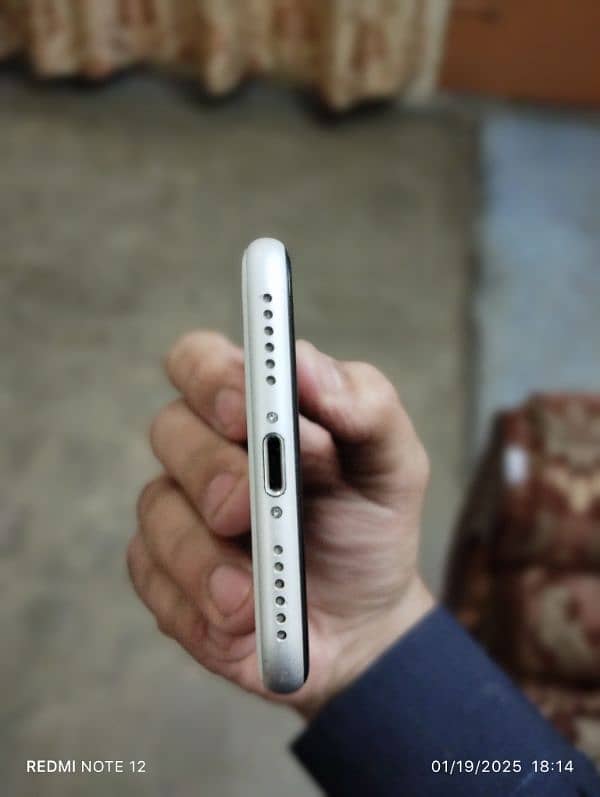 IPHONE SE 2020 WHITE 9