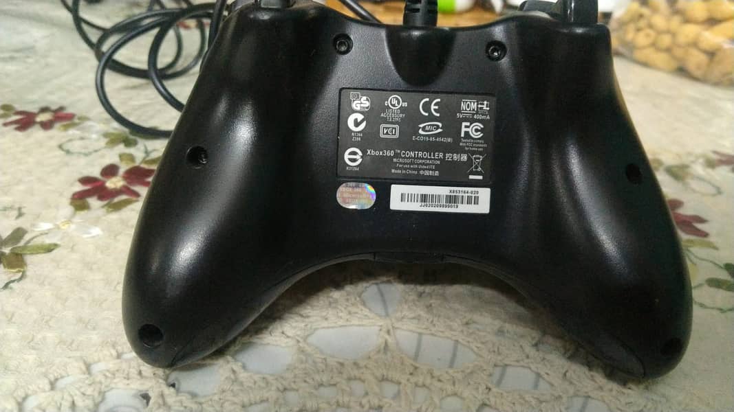 Xbox 360 wired controller 1