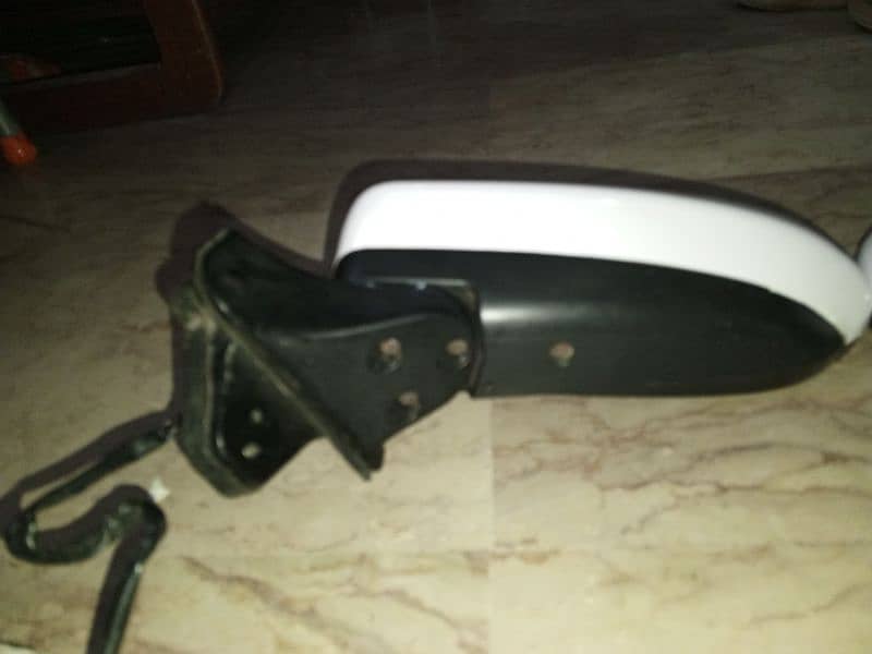 Daihatsu Mira 2004 model Side mirrors fully retractable 3