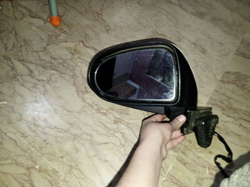 Daihatsu Mira 2004 model Side mirrors fully retractable 7