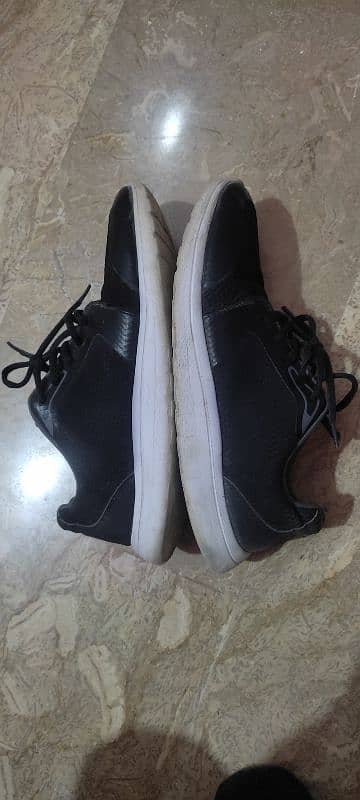 branded shoes 100% genuine. 2