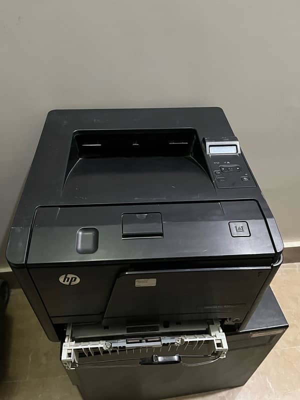 5 HP laser Jet Pro printers 4