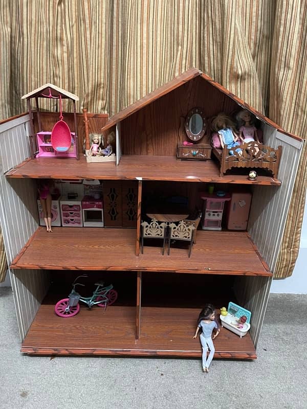 Doll House and Doll accesories 2