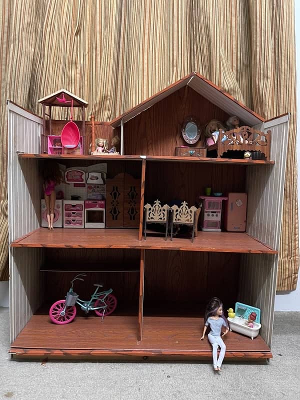 Doll House and Doll accesories 3