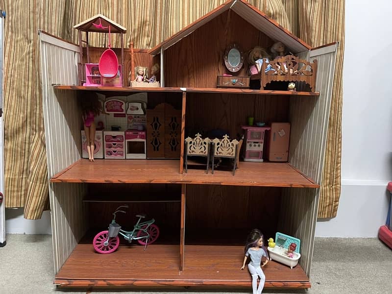 Doll House and Doll accesories 4